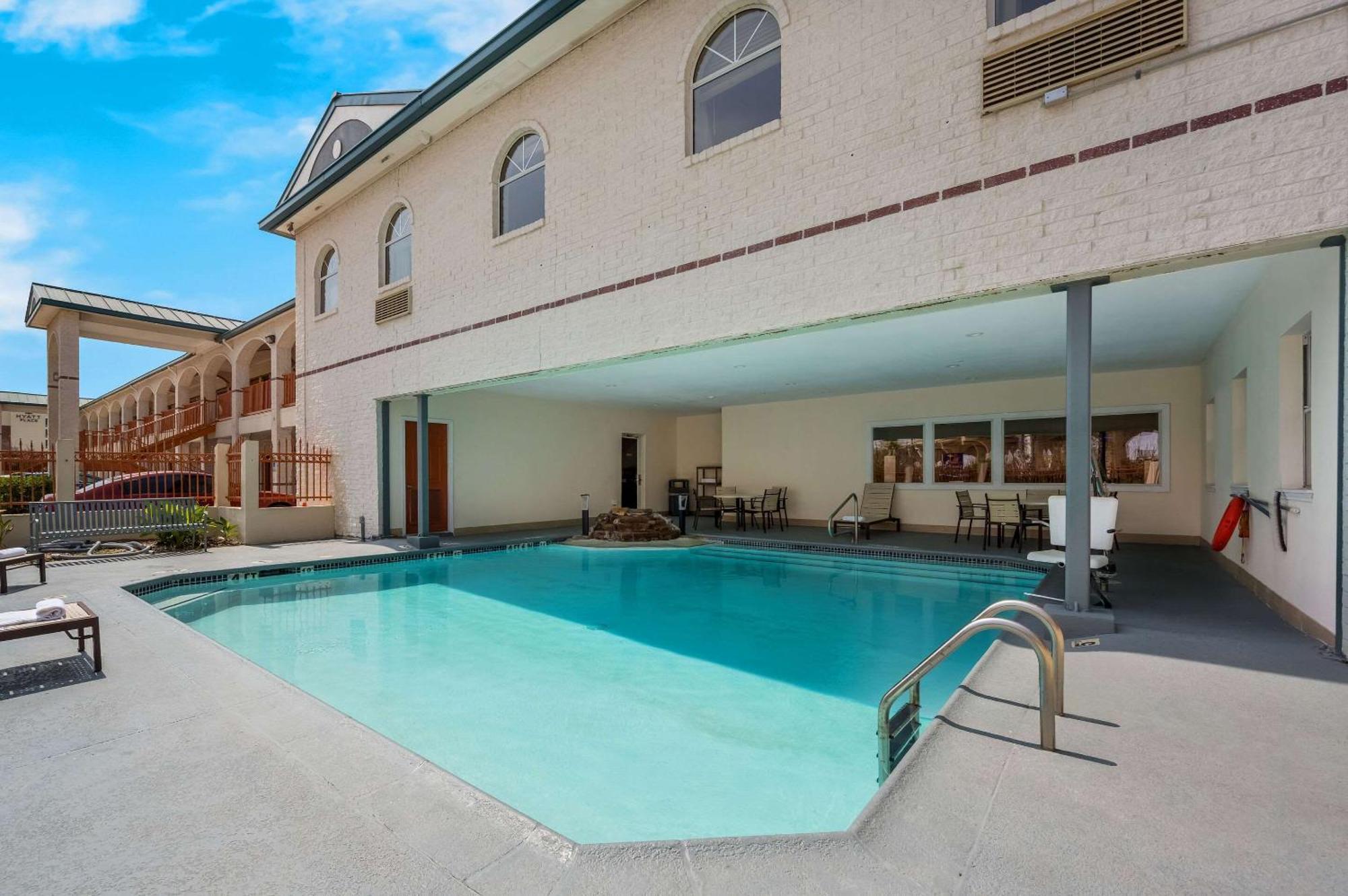 Quality Inn & Suites Cypress Exterior foto